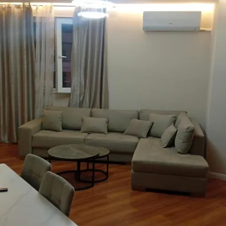 Δωμάτια σε οικογενειακή κατοικία Apartament *