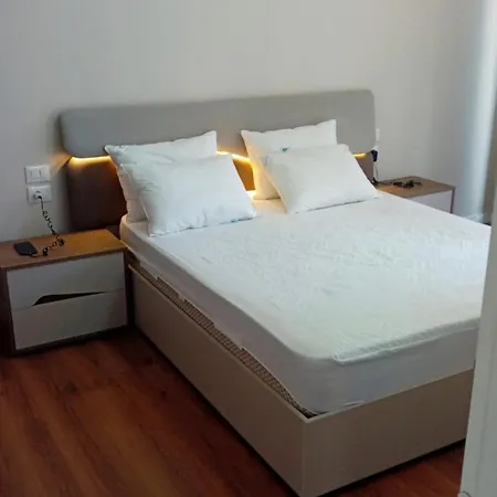Apartament Δωμάτια σε οικογενειακή κατοικία Golem (Tirana)