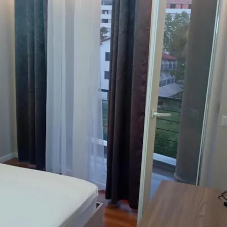 Δωμάτια σε οικογενειακή κατοικία Apartament Golem (Tirana)